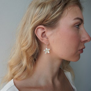 Sterling silver jasmine hook earrings, Hook-on silver flower earrings, Wedding earrings, Jasmine Floral Jewelry, Mother's day earrings afbeelding 4