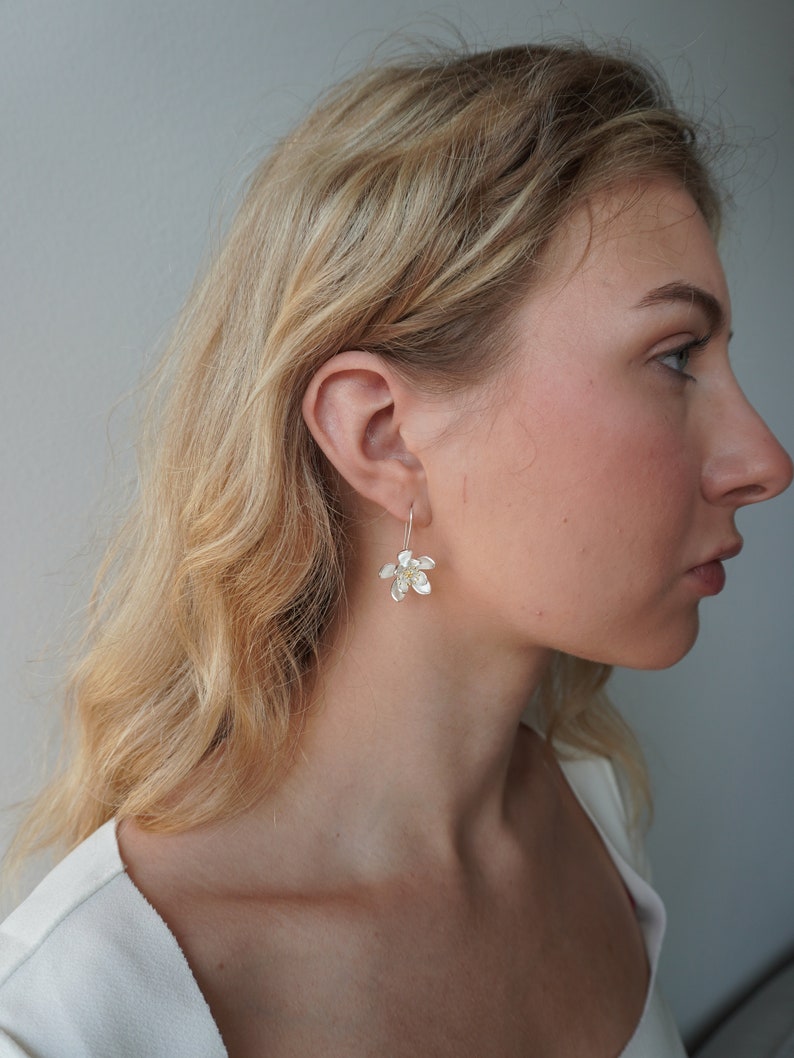 Sterling silver jasmine hook earrings, Hook-on silver flower earrings, Wedding earrings, Jasmine Floral Jewelry, Mother's day earrings afbeelding 4