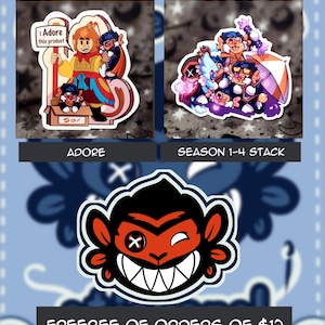 Puede incluir: Una colecci&oacute;n de pegatinas coloridas con personajes de dibujos animados. Una pegatina dice "I Adore this product", otra "Season 1-4 Stack". Una tercera muestra una cara de mono gui&ntilde;ando un ojo. Tambi&eacute;n est&aacute; presente el texto "FREEBEE OF ORDERS OF $12".