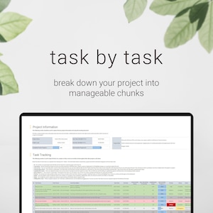 K&ouml;nnte beinhalten: Ein Screenshot eines Computerbildschirms, der eine Projektmanagement-Tabelle mit dem Titel "Aufgabe f&uuml;r Aufgabe: Gliedern Sie Ihr Projekt in &uuml;berschaubare Abschnitte" zeigt. Die Tabelle enth&auml;lt Spalten f&uuml;r Aufgabenname, Aufgabenverantwortlicher, Aufgabenbeschreibung, Startdatum, F&auml;lligkeitsdatum, Gesamtgesch&auml;tzte Stunden, Gesamtverbrauchte Stunden, Reststunden, Fortschritt, Priorit&auml;t, Status und Notizen.
