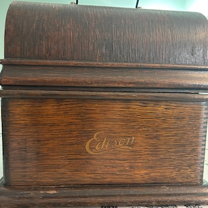 Edison Grammophon mit Wachsrollen