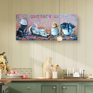 Könnte beinhalten: Ein skurriler Leinwanddruck mit Katzen und einem Hund, die mit Kaffeetassen interagieren. Das Kunstwerk enthält den Text "COFFE. THAT IS ALL." Eine schwarze Katze mit einer weißen Tasse auf dem Kopf, eine graue Katze und ein Hund in einer Kaffeetasse sind abgebildet.