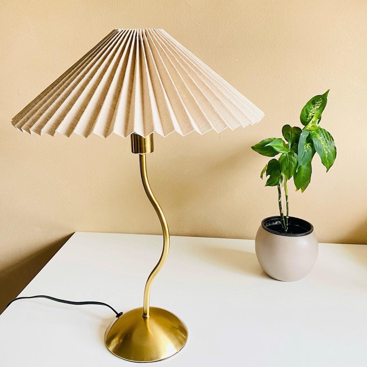 Minimalist Nordic Iron Wave Table Lamp, Small Vintage Industrial Desk Lamp, Pleated Burlap Shade, Iron Design, Decor for Living Room Bedroom - Etsy