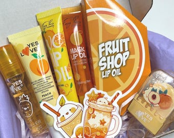 Presentset med läppglans och läppbalsam, återfuktande läppvårdsbox, läppoljor med frukttema, söt självvårdspresent till henne