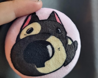 Spilla a forma di cane schiacciato [2,28"]