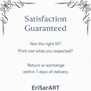 Puede incluir: Fondo blanco con el texto "Satisfaction Guaranteed" en azul oscuro. Texto adicional incluye "Not the right fit?" y "Print not what you expected?" con una pol&iacute;tica de devoluci&oacute;n. El nombre del artista, EriSarART, est&aacute; en la parte inferior.