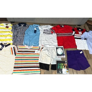 Lote de ropa vintage de los 90, 13 piezas para hombre, tallas variadas, camisetas y pantalones cortos Fila, estilo retro. imagen 1