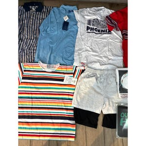 Lote de ropa vintage de los 90, 13 piezas para hombre, tallas variadas, camisetas y pantalones cortos Fila, estilo retro. imagen 3