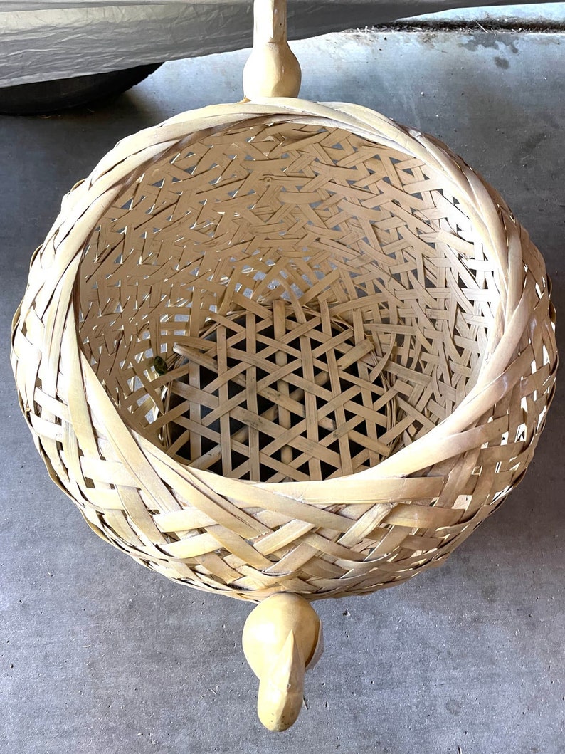VTG Wicker Woven Basket with Carved Wooden Parrot Bird Handles image 4