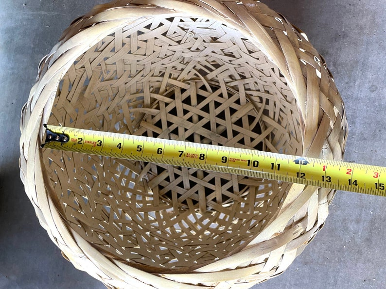 VTG Wicker Woven Basket with Carved Wooden Parrot Bird Handles image 9