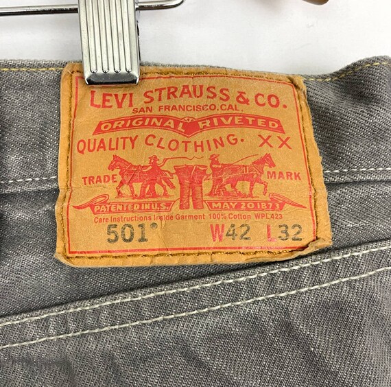 VTG LEVIS 501 Faded Gray Denim Jeans 42x32 Button… - image 3