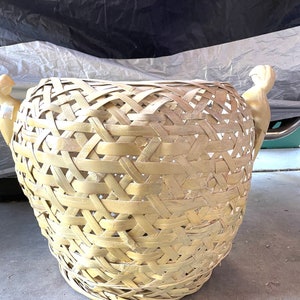 VTG Wicker Woven Basket with Carved Wooden Parrot Bird Handles image 5