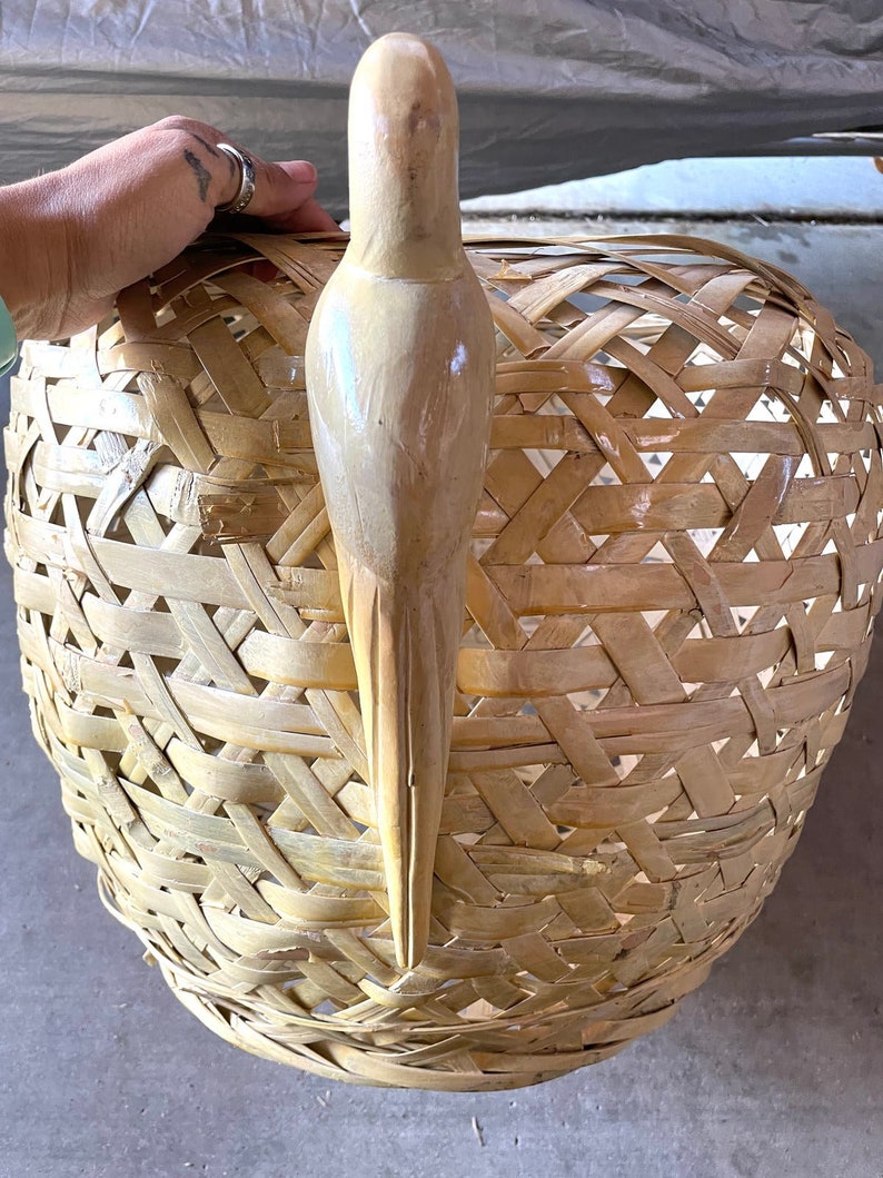 VTG Wicker Woven Basket with Carved Wooden Parrot Bird Handles image 7
