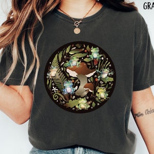 Frog and Mushroom T-Shirt, Cottagecore Shirt, Goblincore Shirt, Forestcore Shirt, Fairycore Shirt, Cottagecore Frog, Magic Mushroom Shirt