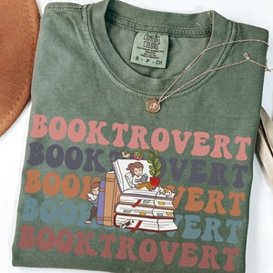 Booktrovert T-Shirt, Book Lover Shirt, Bookish Shirt, Reading Shirt, Bookworm Shirt, Library Lover Shirt, Librarian Shirt, Literature Shirt