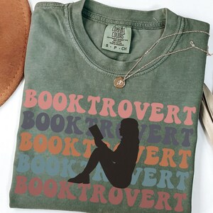 Booktrovert T-Shirt, Book Lover Shirt, Bookish Shirt, Reading Shirt, Bookworm Shirt, Library Lover Shirt, Librarian Shirt, Literature Shirt