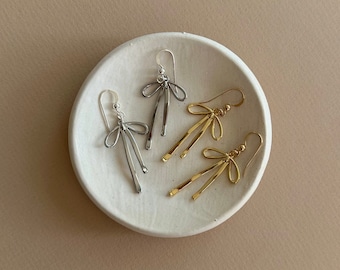 14K Gold Filled Ribbon Bow Ohrringe - Papier + Blüte