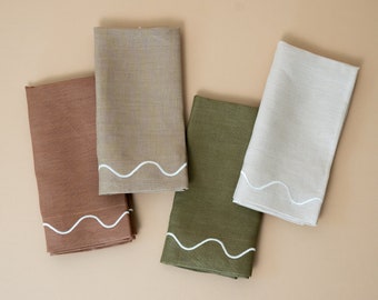 Natürliche 100% Leinen Servietten mit gezähnter Stickerei - 4er Set. Hochzeiten, Dinnerpartys, Einweihungsgeschenk.