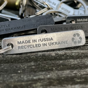 Handcrafted SU-34 Fighter Jet Relic Keychain - A Piece of Aviation History and Ukraine's Resilience