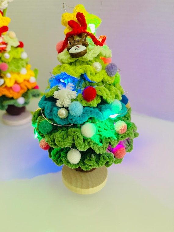 手作りかぎ針編みのクリスマスツリー：お祝いの毛糸飾り - Etsy 日本