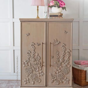 Erhöhter Blumenrelief-Schrank | Cottagecore Schrank | Anthropologie-Stil | Kolibri Botanische | Einzelstück