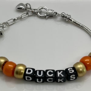 アヒルをモチーフにしたビーズブレスレット