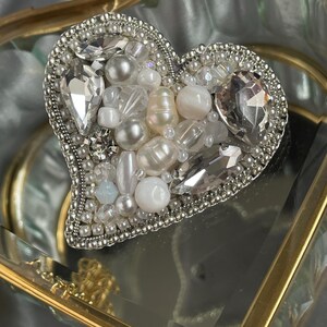Heart pin/jewelry/Handmade accessories\Valentine day/heart/brooch/fashion/pin/bead/