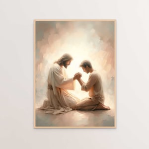 Puede incluir: Una pintura que representa a dos figuras arrodilladas en oración. La figura de la izquierda lleva una túnica blanca y tiene el pelo largo. La figura de la derecha lleva una túnica marrón y tiene el pelo corto. Las figuras están rodeadas por una suave luz dorada.