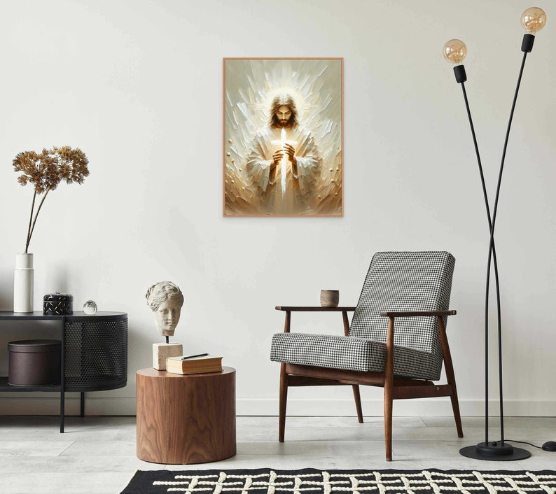 Puede incluir: Una pintura de Jesucristo sosteniendo una cruz, rodeado de una luz blanca. La pintura est&aacute; enmarcada en un marco marr&oacute;n claro y est&aacute; colgada en una pared blanca.