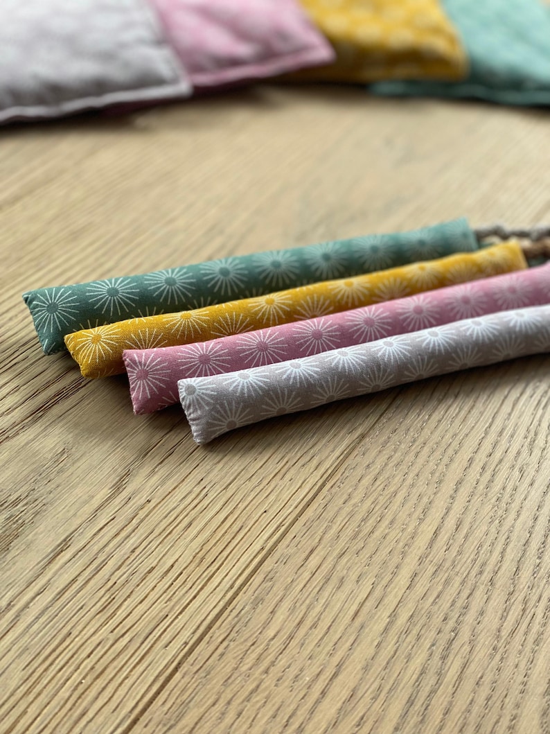 Beißring Baby Baumwolle waschbar | Greifling Kaustange handgemacht Rosa Blau Gelb Grün | Geschenk Geburt Junge Mädchen | Zahnungshilfe Stoff 画像 3