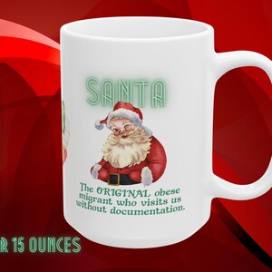 Peut inclure: Ensemble de trois tasses en céramique avec une finition mate et mouchetée. Les tasses sont de couleur crème, gris clair et gris foncé. Chaque tasse a un design simple et minimaliste, parfait pour le café ou le thé.