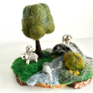 Escena del Distrito de los Lagos en fieltro con aguja, mini oveja Herdwick en fieltro, puente en fieltro con aguja, adorno de Lakeland