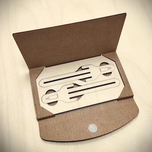 Zahnpastapresse. Quetsch-Schwert! Life Hack Gadget! Tolles Holzgeschenk!
