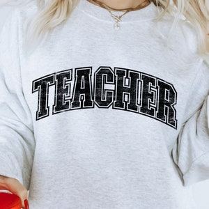 Leraar SVG ⟡ Varsity PNG ⟡ Leraar waardering png svg ⟡ college lettertype svg ⟡ leraar leven ⟡ trui en shirt sublimatie printontwerp