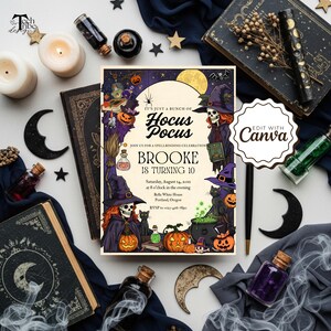 Könnte beinhalten: Eine Halloween-Einladung mit dem Text "It's Just a Bunch of Hocus Pocus" und "Brooke is Turning 10". Das Design zeigt Illustrationen von Hexen, Kürbissen und einem Vollmond, umgeben von Kerzen, Zaubertränken und dekorativen Elementen.