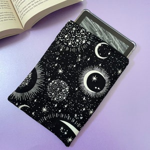 Glow in the Dark Kindle Sleeve // Padded Kindle Sleeve, Bookish Gifts, Kindle Pouch, Kindle Accessories, Kindle Sleeve with Zip and Pocket