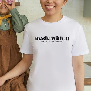 Camiseta feita com IA (Ansiedade e Insônia) - Camiseta gráfica engraçada de psicologia, camiseta com caimento clássico