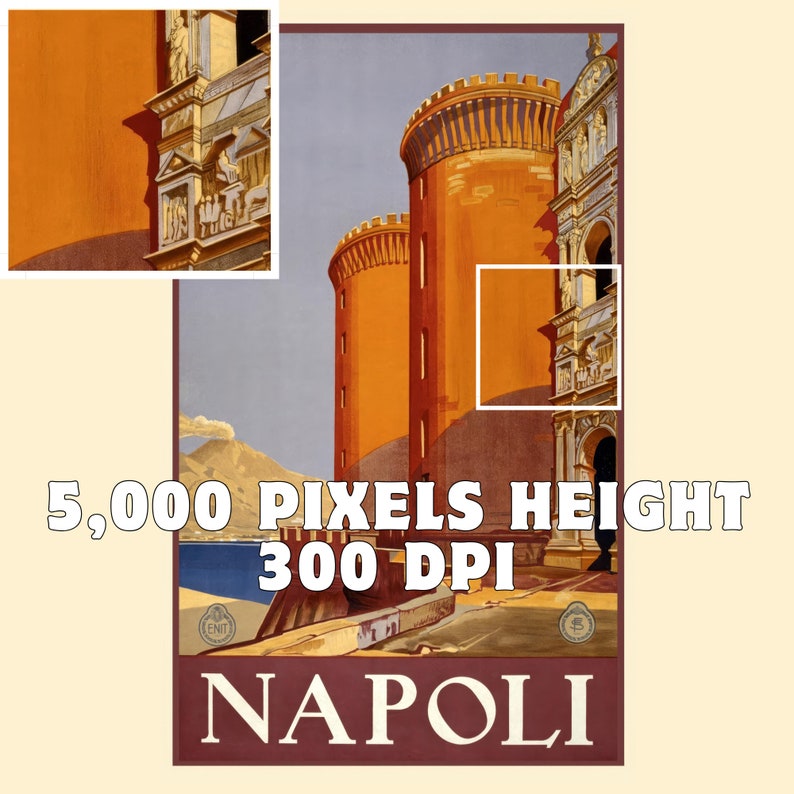 Op de afbeelding: Vintage reisposter met een kleurrijke illustratie van een stadsbeeld met oranje gebouwen en de tekst "NAPOLI" op een rode banner. De poster is 5.000 pixels hoog en 300 DPI.