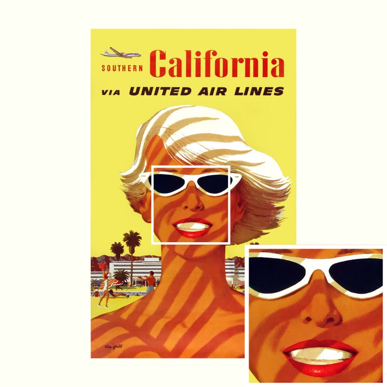 Op de afbeelding: Een vintage reisposter die reclame maakt voor een reis naar Californi&euml; via United Air Lines. De poster toont een vrouw met blond haar die een witte zonnebril en een witte badpak draagt. De vrouw staat voor een strandsc&egrave;ne met palmbomen en een hotel op de achtergrond. De poster is geel met rode en zwarte tekst.