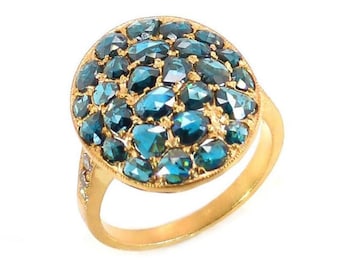 Blue diamonds 18k yellow gold ring