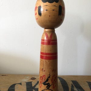 Vintage Yajirō Kokeshi Doll – 25cm Handcrafted Japanese Wooden Doll, Red Bands, Folk Art Collectible