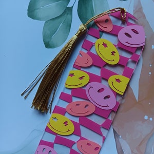Retro Acrylic Smiley Face Bookmark for Women Unique Bookmark Gift For Book Lover