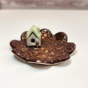 Mały domek na pierścionki, herbaciane zwierzątko, naczynie na drobiazgi, rzeźba, figurka ceramiczna, sztuka ceramiczna, mały prezent, ręcznie robiona sztuka, naczynie na pierścionki, stojak na biżuterię