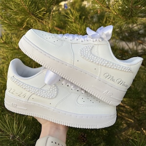 Baskets personnalisées mariage pour la mariée/Cadeau de mariage unique Air Force 1 image 1