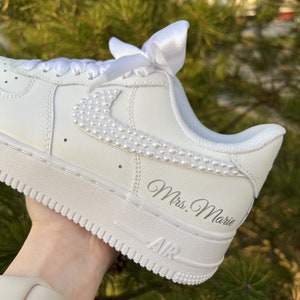 Hochzeit personalisierte Sneakers für die Braut / Air Force 1 Einzigartiges Hochzeitsgeschenk Bild 5