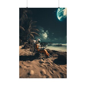 Bureau galactique de l'astronaute | Travail à distance | Plage | Esthétique moderne | Art mural | L'astronaute