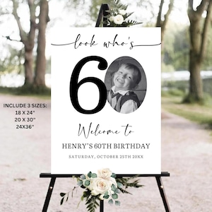 Bearbeitbares Willkommensschild zum 60. Geburtstag, Look Who&#39;s 60 Foto-Willkommensschild, modernes Willkommensschild zum 60. Geburtstag, Vorlage zum Geburtstag für Erwachsene