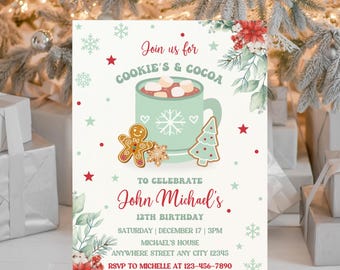 Może przedstawiać: Świąteczne zaproszenie na przyjęcie urodzinowe. Zaproszenie zawiera tekst "Join us for Cookie's & Cocoa" z kubkiem kakao i pierniczkami. Zaproszenie zawiera również imię "John Michael's" i szczegóły przyjęcia.