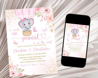 Puede incluir: Invitación a una fiesta de bienvenida al bebé en rosa y dorado con un lindo elefante en un globo aerostático. La invitación dice "¡un pequeño peanut está en camino!" e incluye los nombres Christina y Christopher.