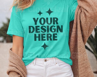 Koszulka Bella Canvas Teal T-shirt Mockup BC 3001 Koszulka Teal T-shirt Mock up Koszulka BC3001 Teal Realistyczny model T-shirt Mock-up Modny Prosty Swobodny Boho Mocks